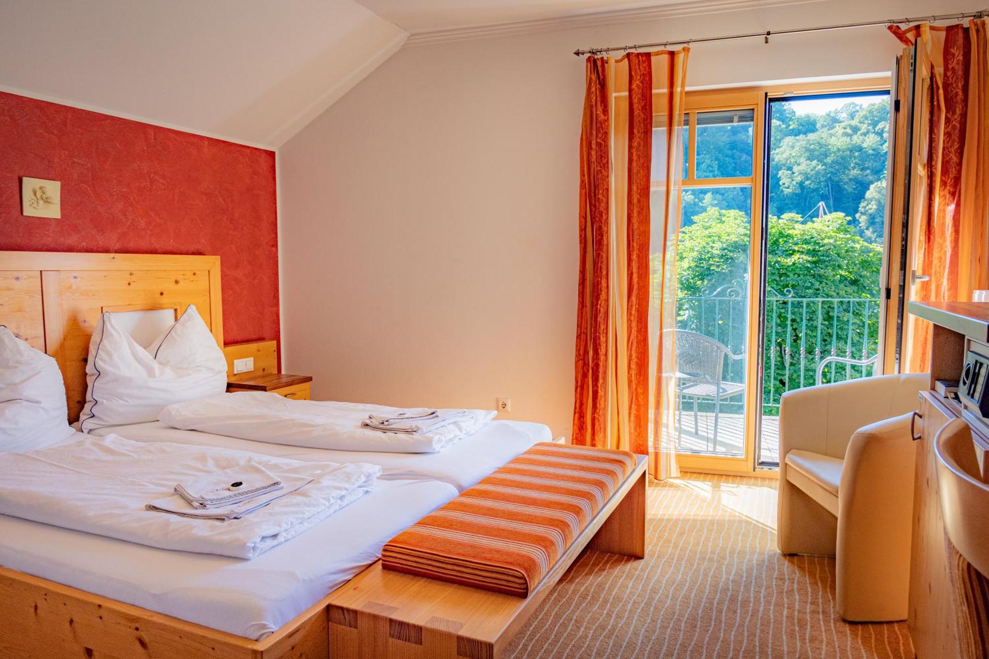 Landhotel Mariensaeule Wernstein am Inn Ngoại thất bức ảnh