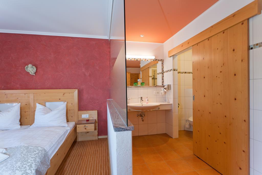 Landhotel Mariensaeule Wernstein am Inn Ngoại thất bức ảnh